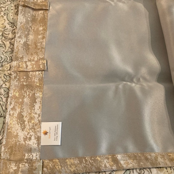 NWT SunSmart 1 window panel 50”w X 95” L Cassius Gold design sun blocking - Picture 4 of 10